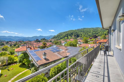 Zio Enry Terrace Apartment in Orta Lake