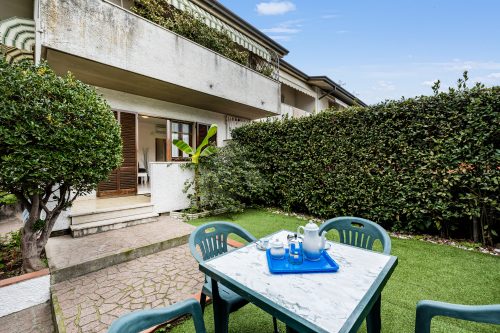 Casa al Ponte dei Marmi with Garden few Km to Sea