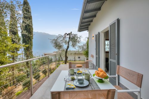 Relais Nanzello Garda Living 1 with Private Garden