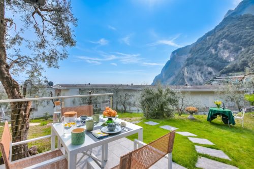 Relais Nanzello Garda Living 2 with Private Garden