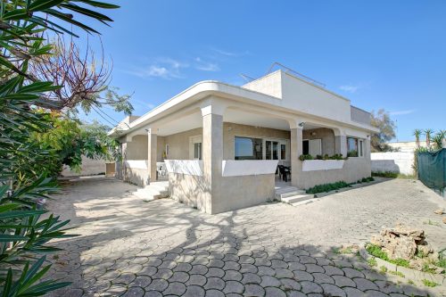 Villa Dei Fanti - Beachfront Villa with Garden