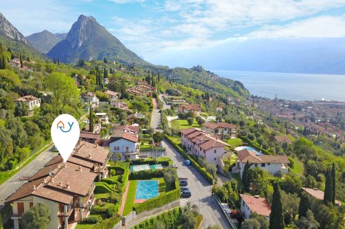 Grotten Loft with lake view & pool