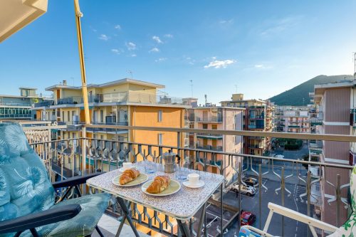 Il Rifugio - Town Center Apartment with Balcony