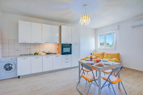 Le Bianche Apt 2 with Garden near The Sea