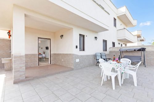 Le Bianche Apt 2 with Garden near The Sea