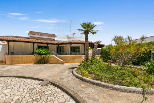Villa Isidoro - Sea View and Garden, 50m to Beach