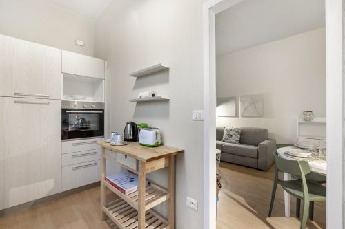Casa Enza: Desenzano Apartment w/ private parking & AC