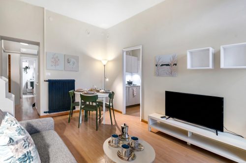 Casa Enza: Desenzano Apartment w/ private parking & AC