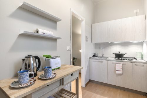 Casa Enza: Desenzano Apartment w/ private parking & AC