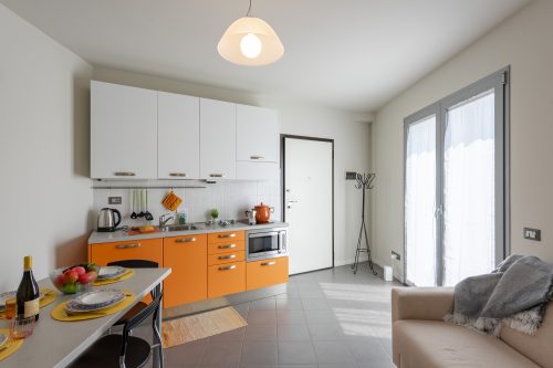Rosy House 100m from lake & Shared Pool