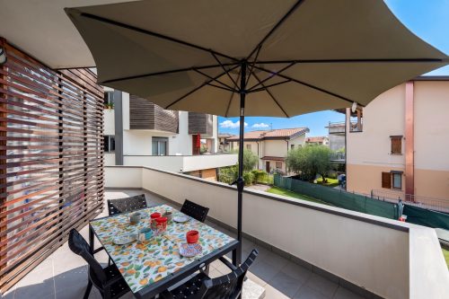 Rosy House 100m from lake & Shared Pool