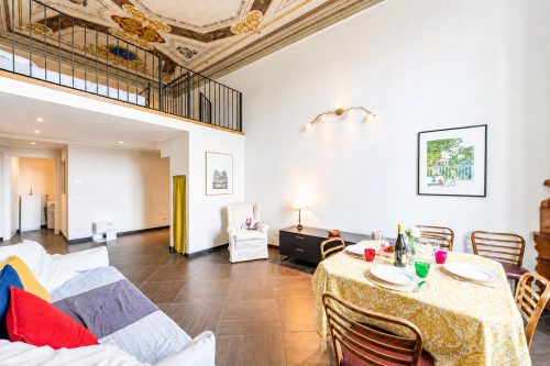 Beautiful Apartment Next To Aquarium