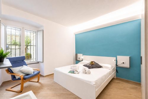 Central Flat with Private Parking in Genova