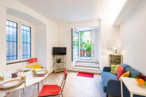 Central Flat with Private Parking in Genova
