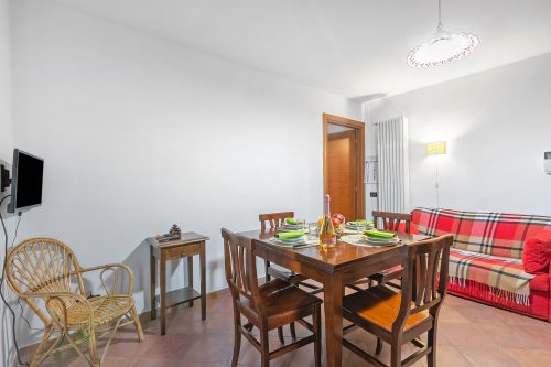 The Sunflower - Apt with Balcony and Private Parking