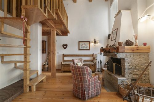Gleise Lodge apartment with Balcony & Views