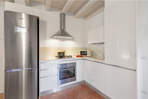 Magnolia House: Sirmione Apt for 4 with Shared Pool