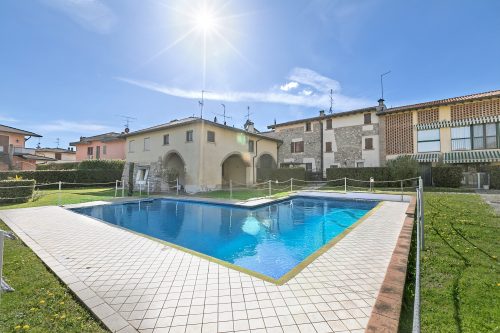 Magnolia House: Sirmione Apt for 4 with Shared Pool