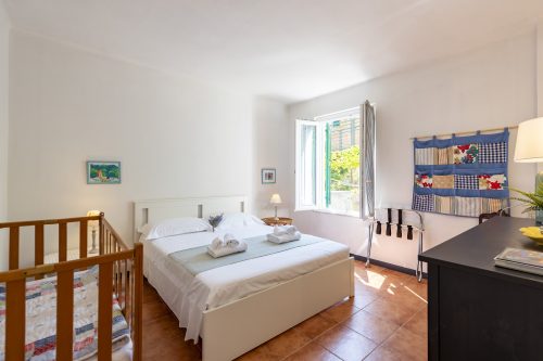 Yard Apartment with Balcony in Vernazza