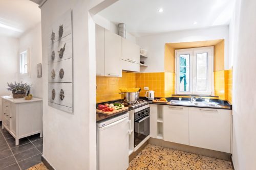 Charming Apartment with Balcony In Vernazza