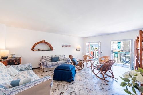 Charming Apartment with Balcony In Vernazza
