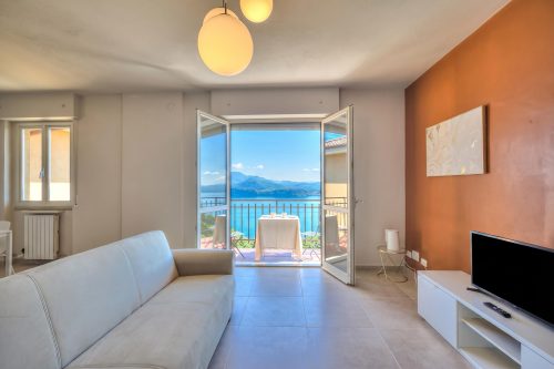 The Golden View: 2-Bed Apartment w/ AC