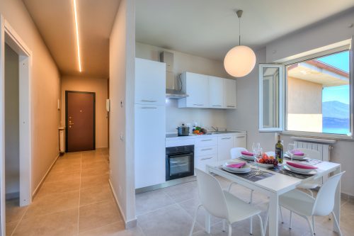 The Golden View: 2-Bed Apartment w/ AC