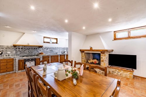 Villa Vittoriano - Tuscan Villa for 7 with Jacuzzi