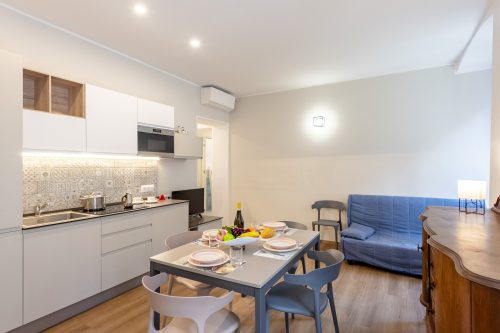 Central Apartment with Private Parking in Genova