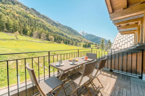 V Loriaz 44: Beside Ski Lift; Pool, Sauna & Gym