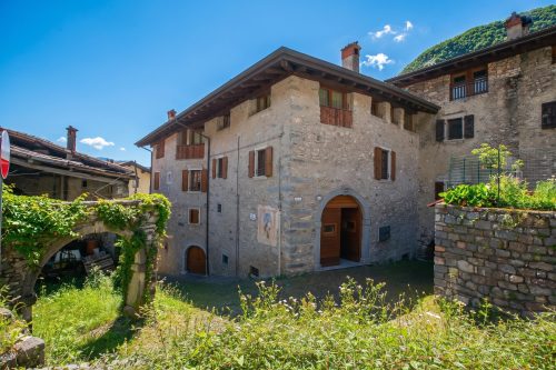 La Madonnina Apartment for 2 in Tenno