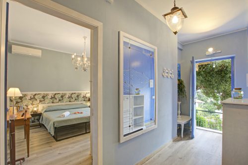 PineHome & Garden - Balcony Apartment w/ Mountain Views