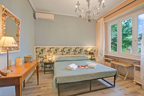 PineHome & Garden - Balcony Apartment w/ Mountain Views