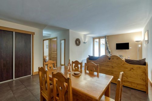 V Loriaz 32: Beside Ski Lift; Pool, Sauna & Gym