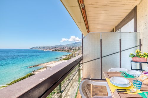 Casa 3 Ponti with Sea-View Balcony and Parking
