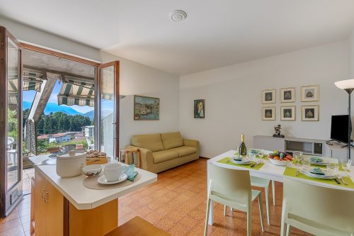 Apt. Giulia: Sunny Terrace and Lake View in Laveno