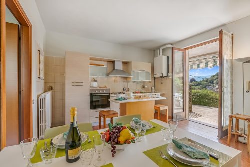 Apt. Giulia: Sunny Terrace and Lake View in Laveno
