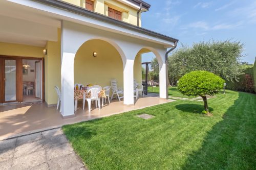 Casa Zini- Apartment with Shared Pool & Garden