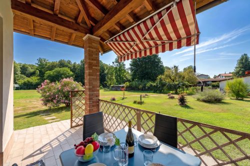 La Casa In Campagna: Rustic Retreat 800m from the Lake