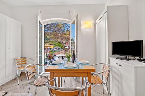 Seaview Pool Retreat  - M20