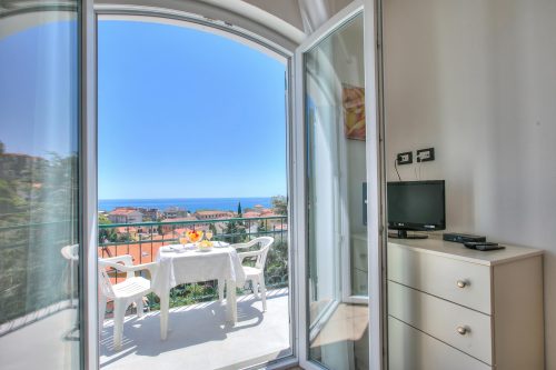 Seaview Pool Retreat - M18