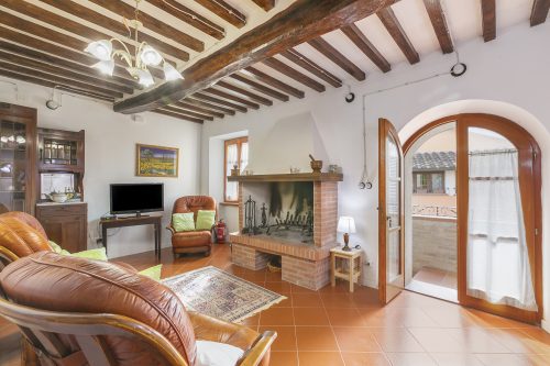 Apartment With Pool And Garden