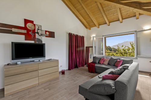 Viola Apartment Lake Maggiore Retreat w/ Private Garden & Parking