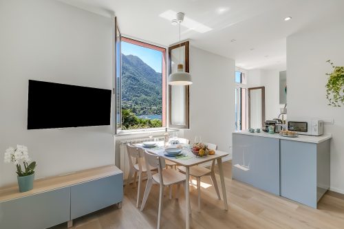 Il Porticciolo - Lake Front Panoramic Apartment
