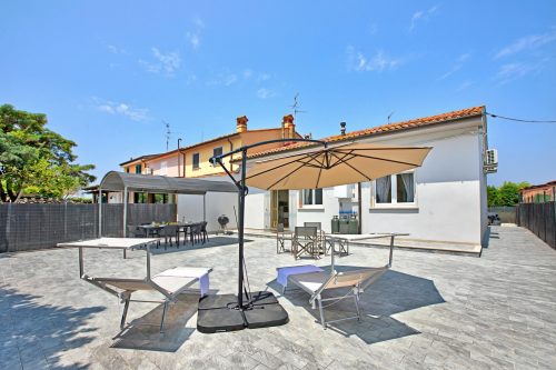 La Siesta with Private Garden