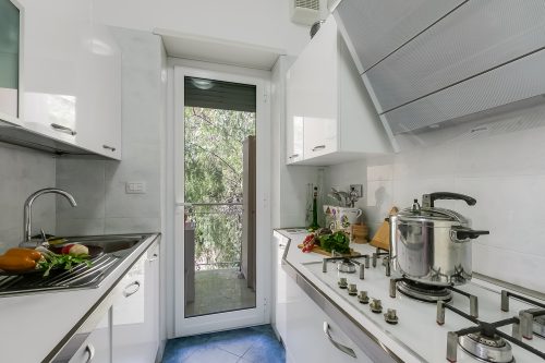 Owl House, Sea-View Terrace Apt in Sanremo