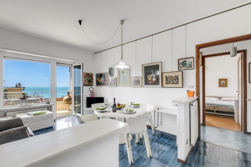 Owl House, Sea-View Terrace Apt in Sanremo