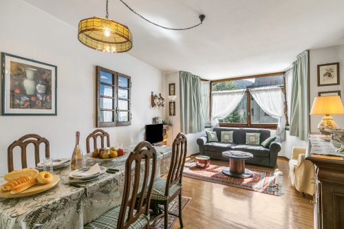 Appartamento Aricami with Balcony & Mountain View