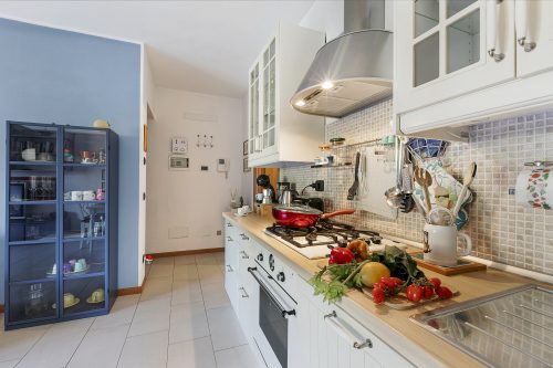 Blu Oltrelago: Leggiuno Lake Maggiore Apt w/ Shared Pool & Garden