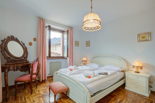 Lake Garda Home - 3BR with Balcony Views